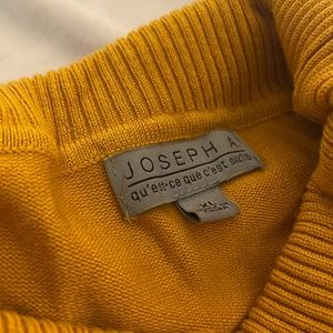 Joseph A. Woman’s long sleeve gold turtle neck
